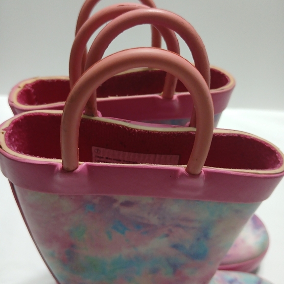 Colorful Tie-Dye Rain Boots with Handles - Picture 9 of 10